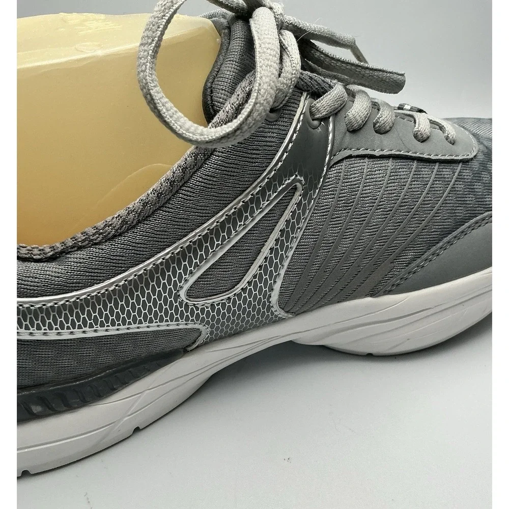 Cheeks Fit Body Women's Grey Energy Pad Sneakers Size 7.5